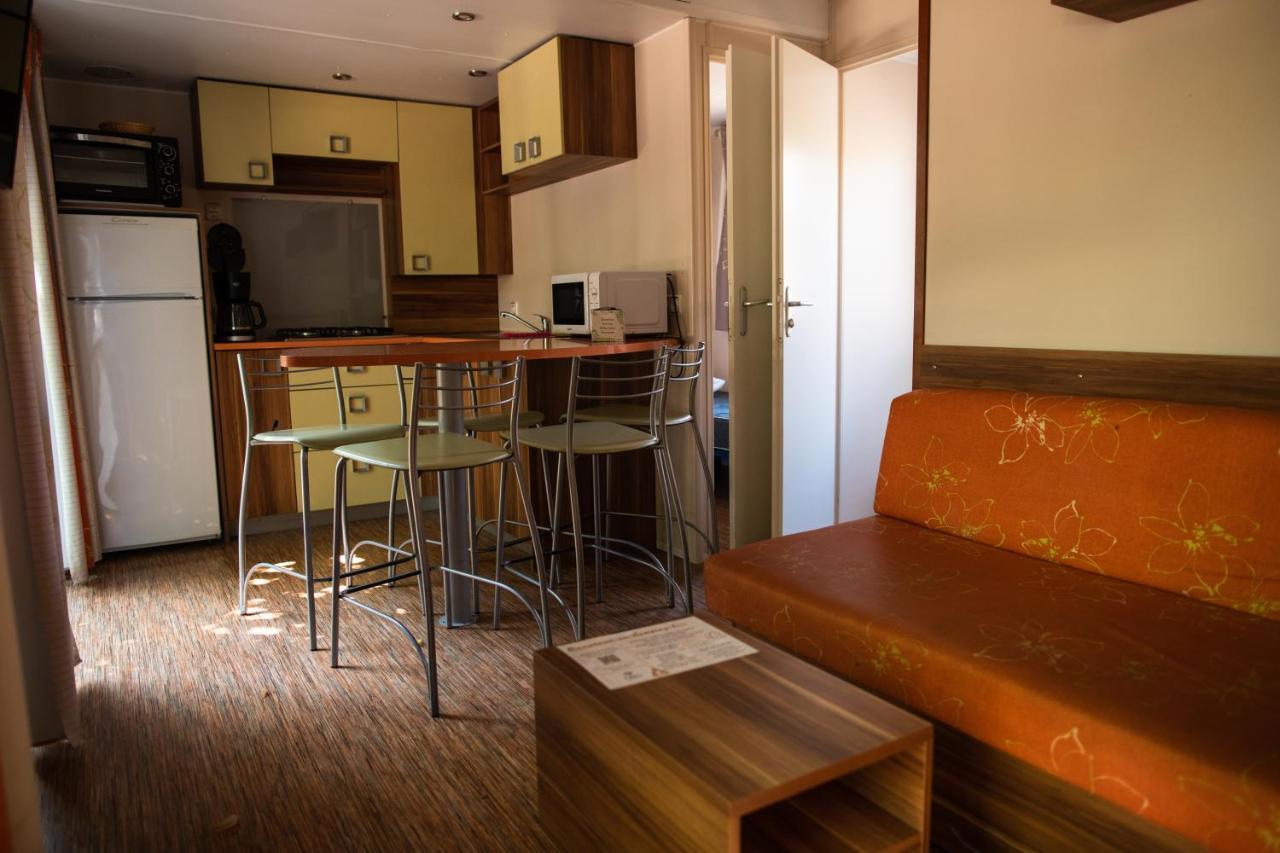 Camping Le Pre Morjal Ispagnac ภายนอก รูปภาพ